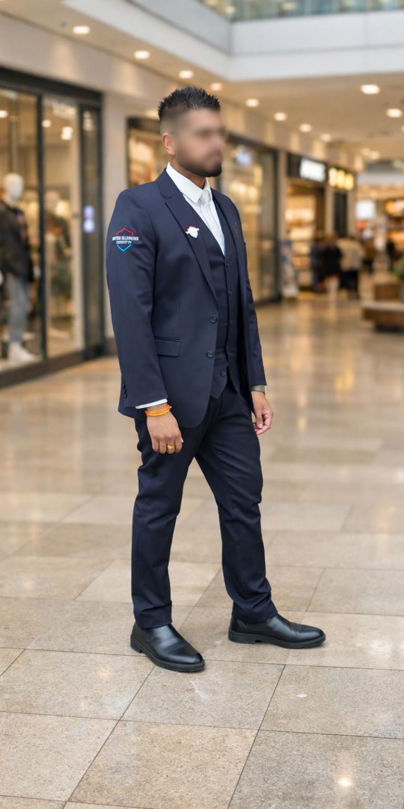 Winkelbeveiliger van Dutch Allround Security in een winkelcentrum